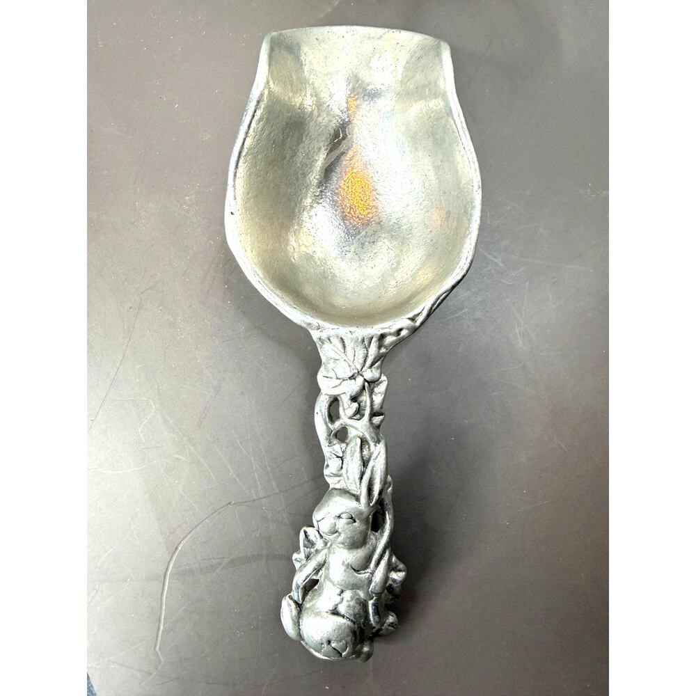 1997 Arthur Court Aluminum 7" Ice Scoop Raised Rabbit and Grape Design